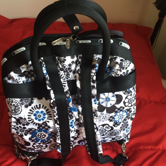 Lesportsac convertible backpack to carry - Picture 5 of 9